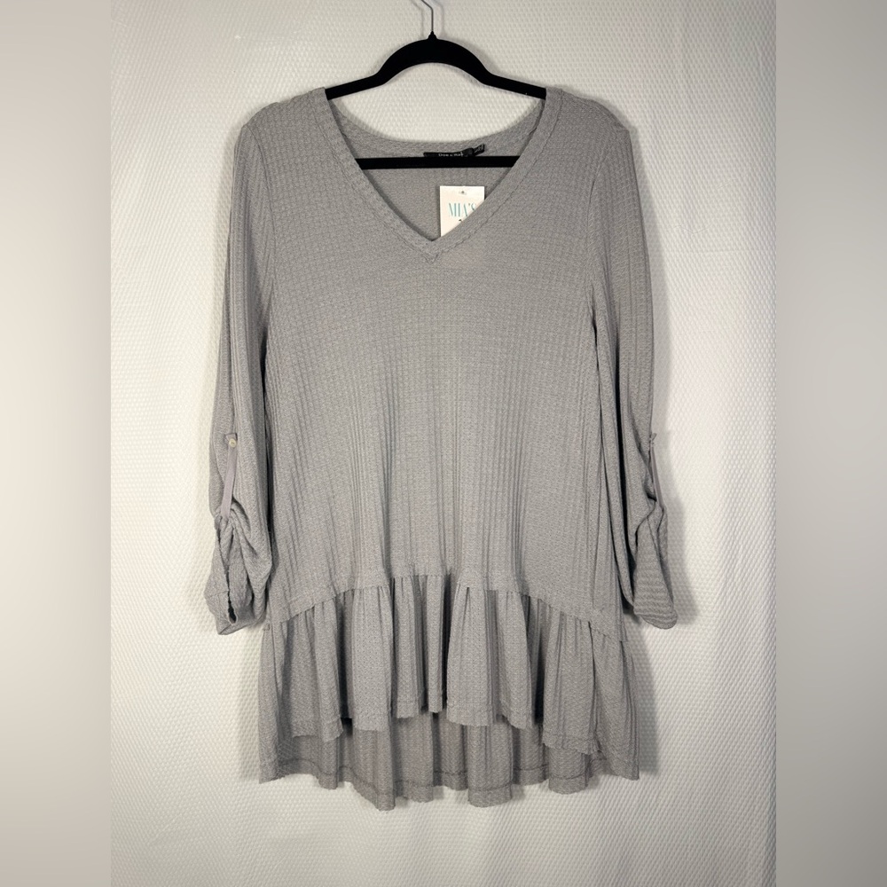 Doe & Rae Waffle Knit Gray V-Neck Women's Top